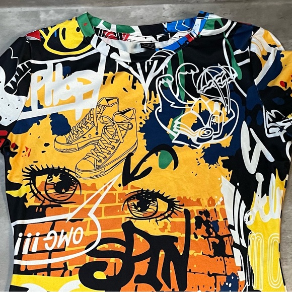 Graphic Print Tee - Picture 8 of 9